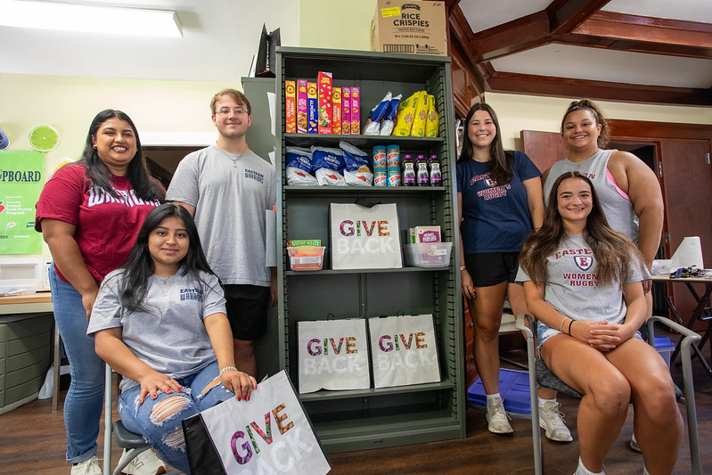 Shawn's Cupboard volunteers 