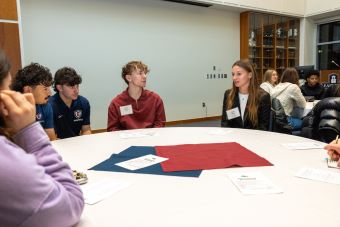 Allison Arling '24 talks with students at networking event.